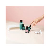 Manucurist Kit Essentials Green Flash mit semipermanentem Hortencia-Nagellack-1